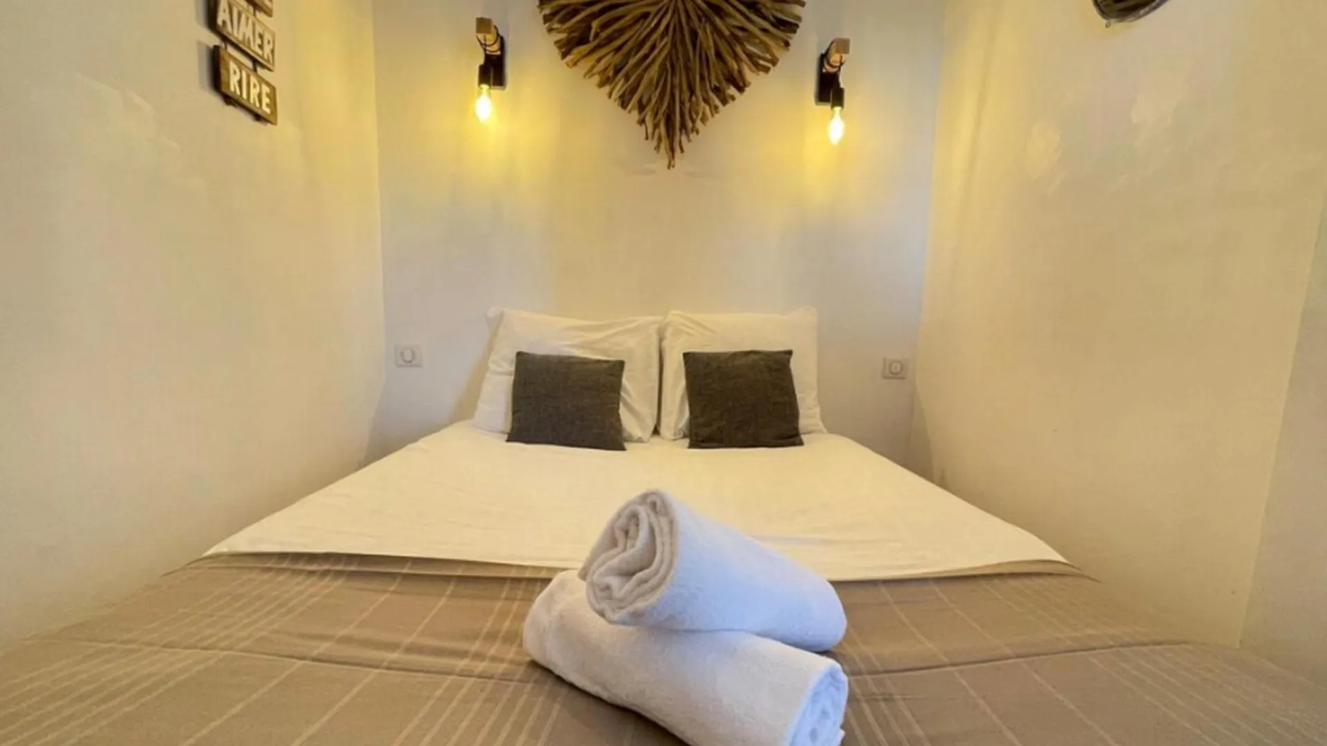 Appartement Pres Du Vieux Port Dans Le Quartier Du Panier Marseille Apartment